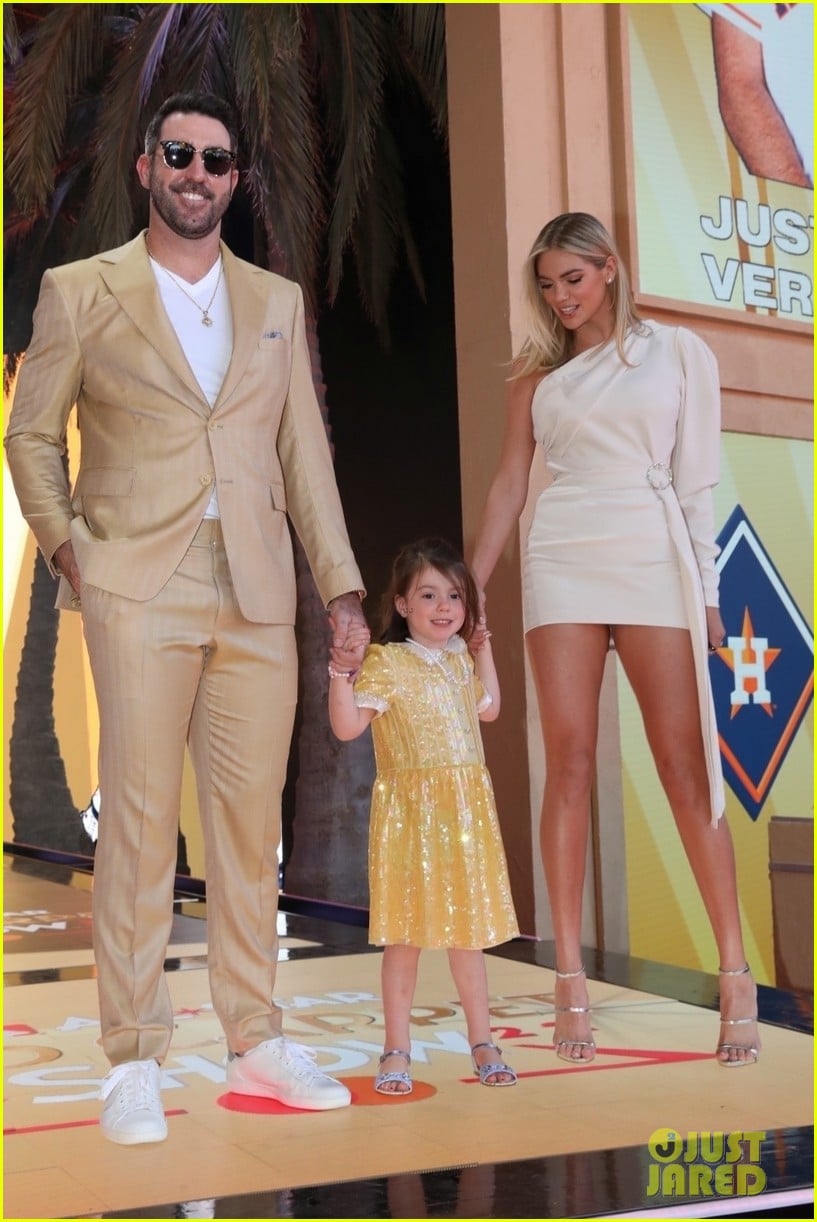 Kate Upton & Justin Verlander Bring Daughter Genevieve to MLB AllStar(01)