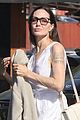 angelina jolie grocery shopping 02