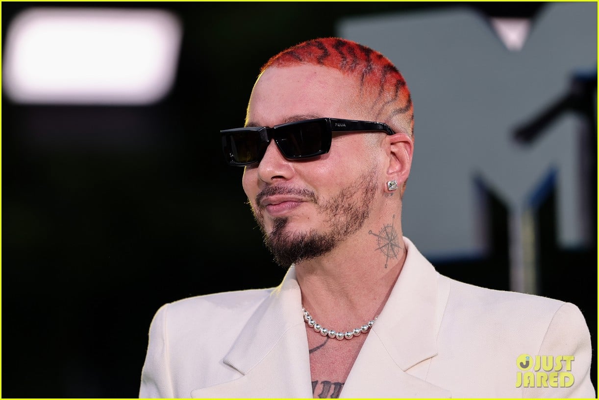 J Balvin Wears Tiger Stripes On His Head for MTV VMAs 2022 Photo 4807295 Photos Just Jared J Balvin Wears Tiger Stripes On His Head for MTV VMAs 2022 Photo 4807295 Photos Just Jared