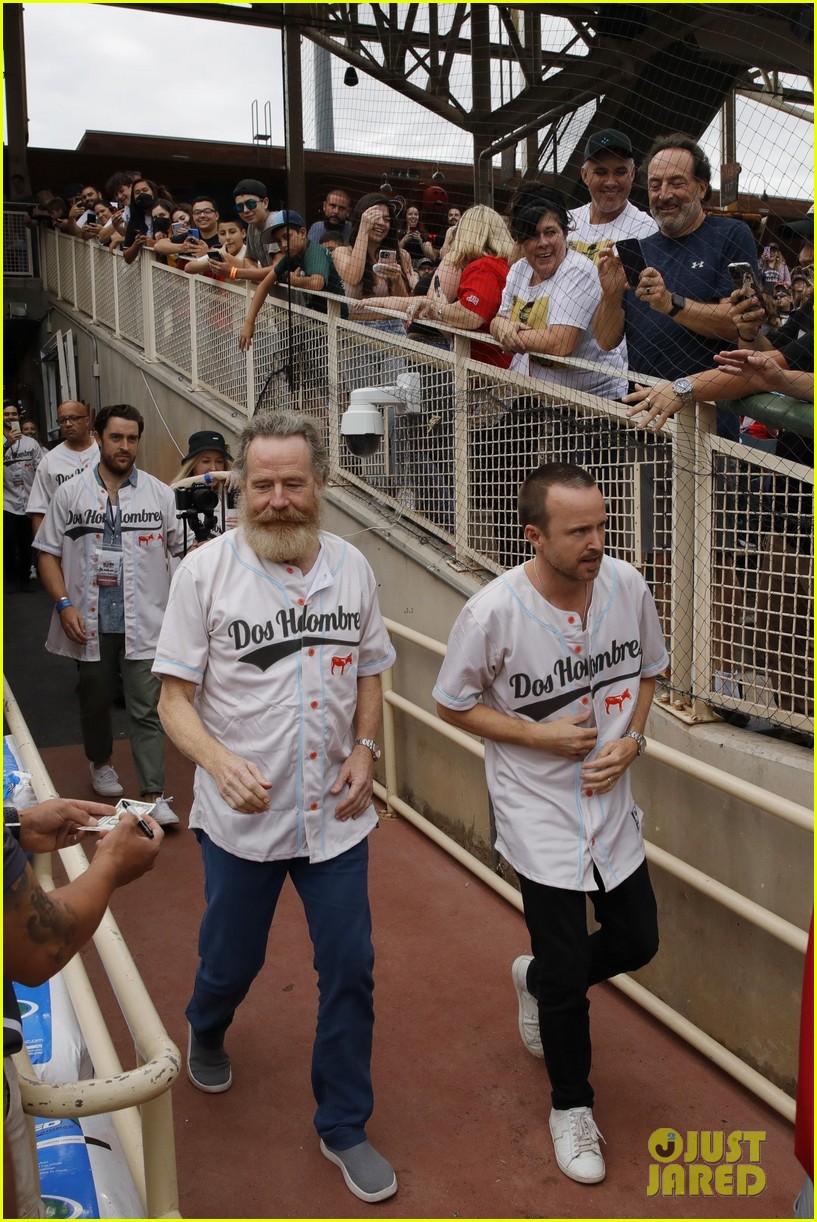 bryan cranston aaron paul dos hombres charity game 024797279