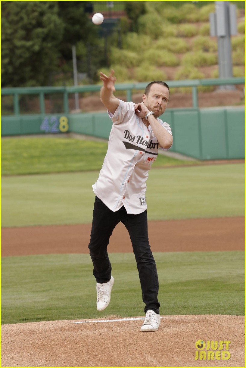 bryan cranston aaron paul dos hombres charity game 044797281