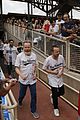 bryan cranston aaron paul dos hombres charity game 02