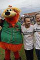 bryan cranston aaron paul dos hombres charity game 47