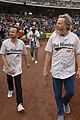 bryan cranston aaron paul dos hombres charity game 49