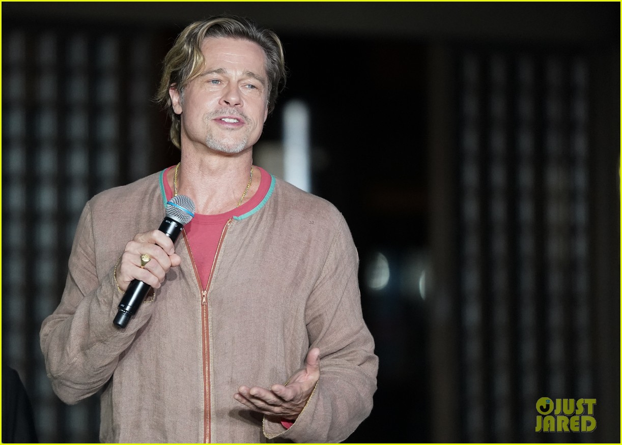 full-sized-photo-of-brad-pitt-aaron-taylor-johnson-tokyo-bullet-train