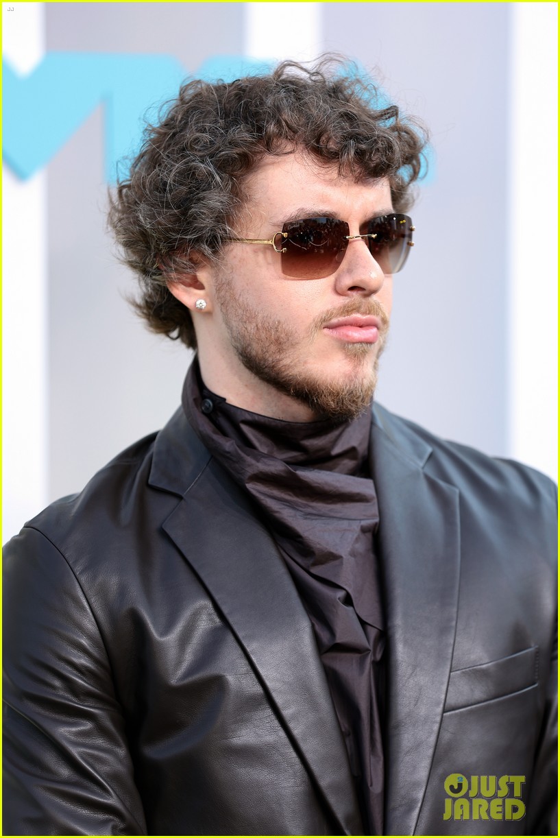 VMAs Co-Hosts Jack Harlow & LL Cool J Walk the Red Carpet Before Big ...