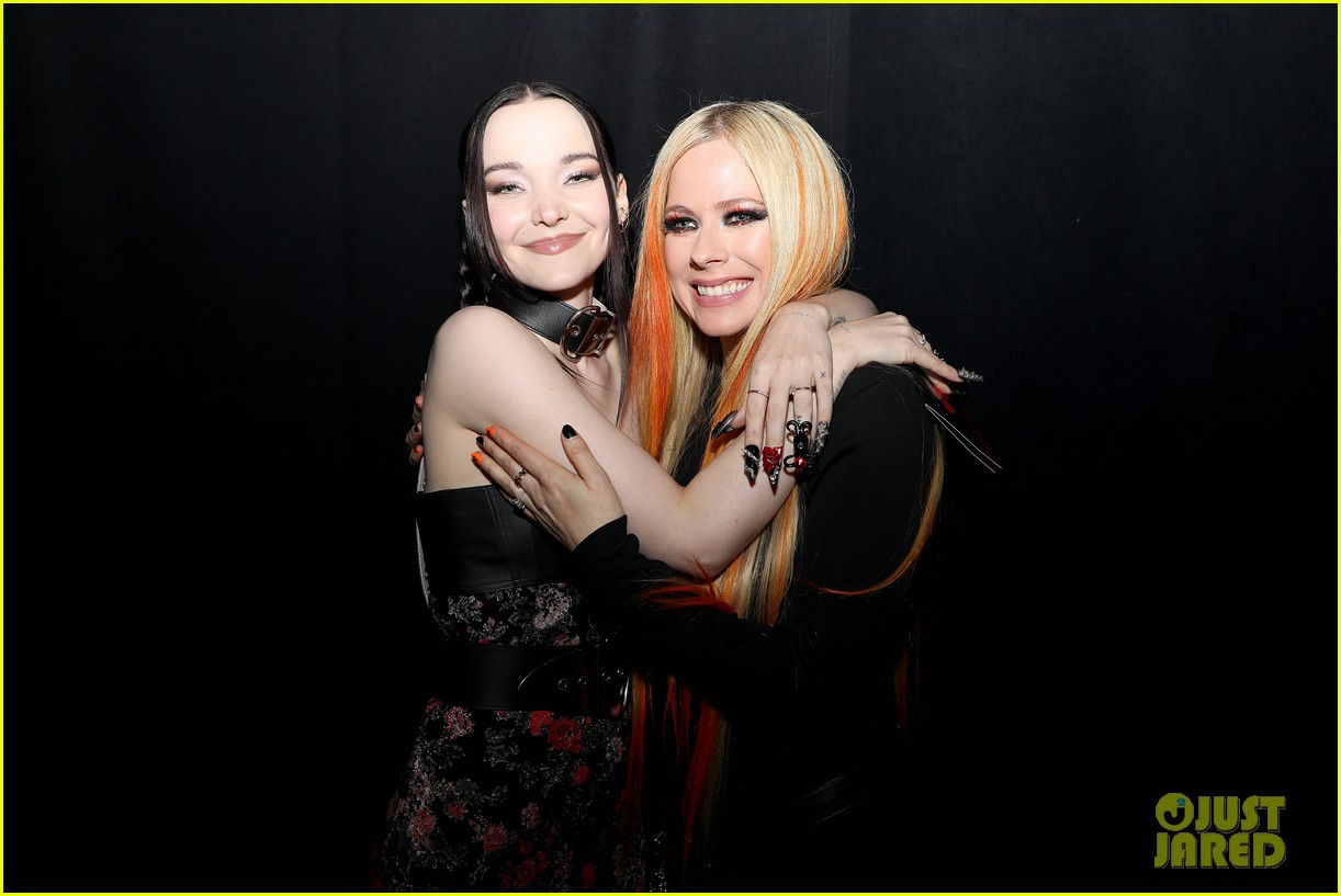 Dove Cameron Wins Best New Artist at VMAs 2022, Dedicates Award to