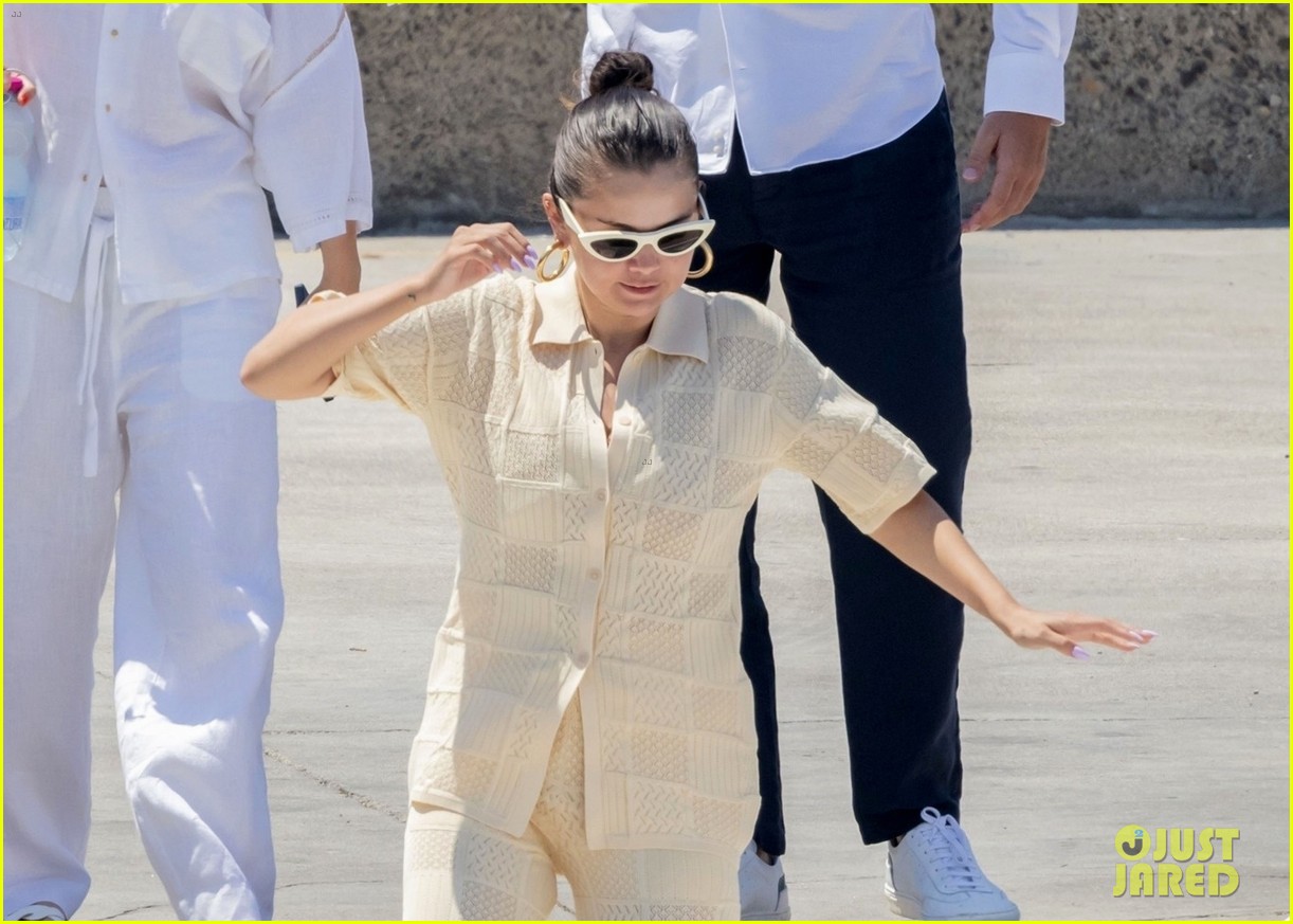 Selena Gomez Gets Help From Producer Andrea Iervolino While Boarding