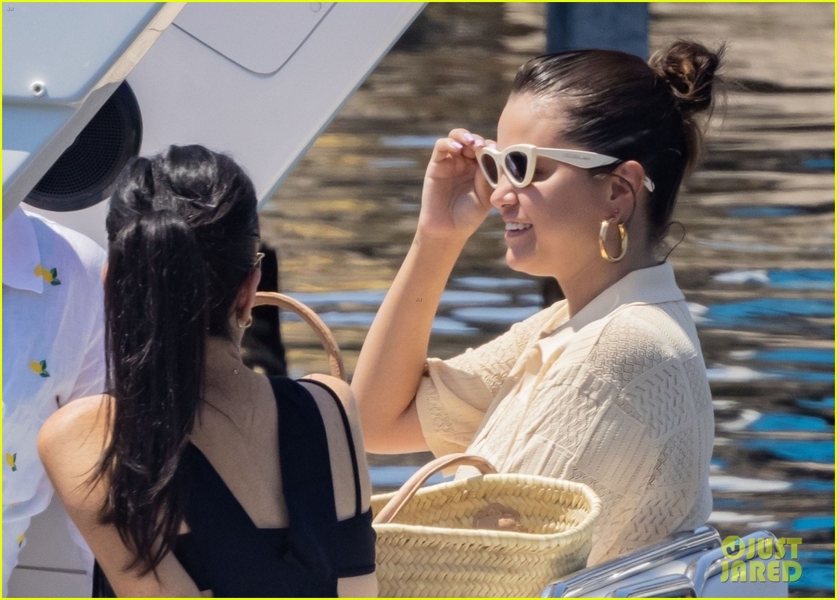 Selena Gomez Gets Help From Producer Andrea Iervolino While Boarding