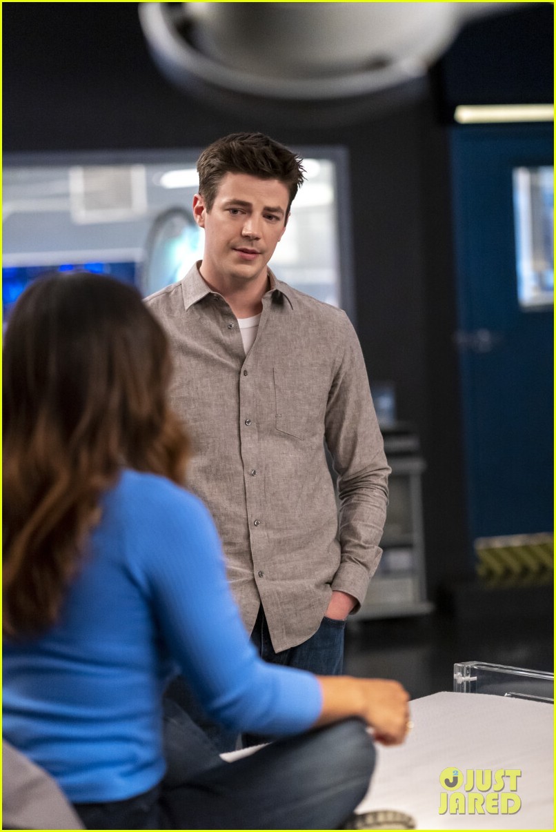 grant gustin reacts flash ending 02
