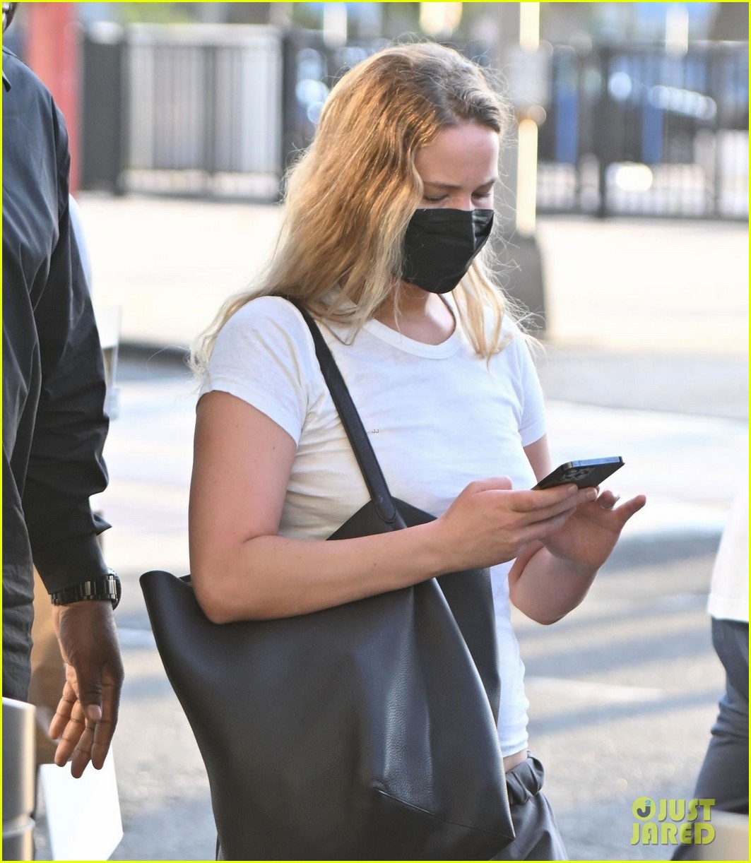 jennifer lawrence cooke maroney at airport 024799754