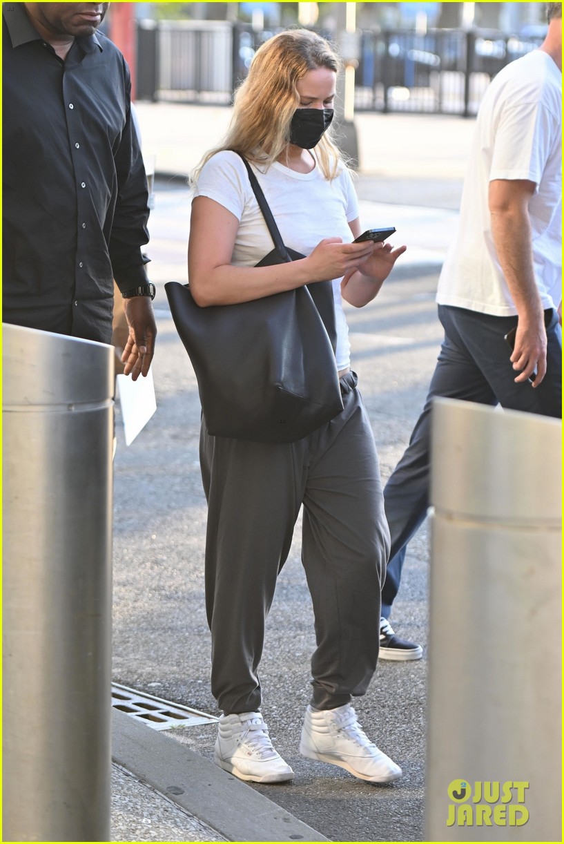 jennifer lawrence cooke maroney at airport 054799757