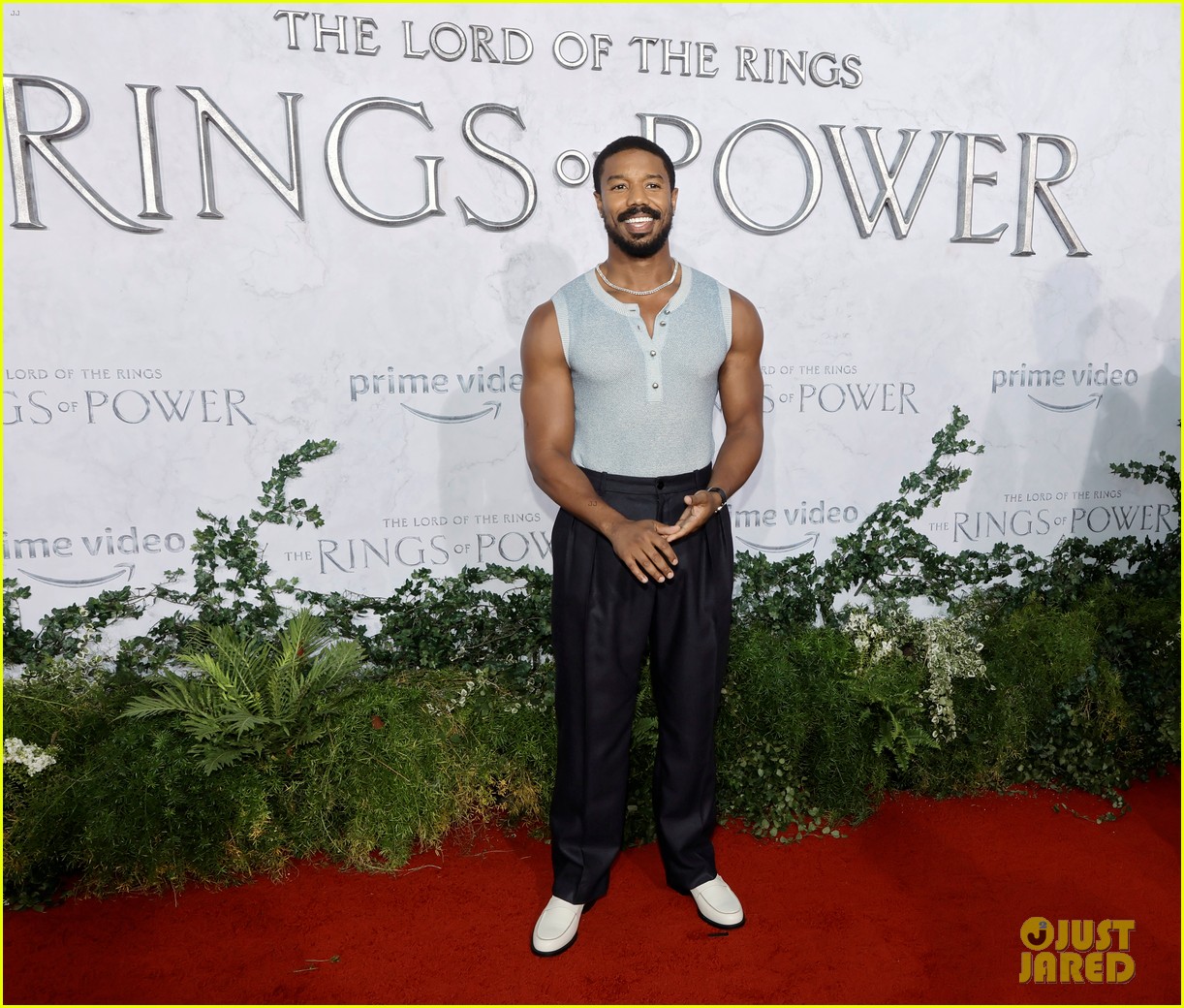 michael b jordan shows off his muscles lord of the rings premiere 134802788