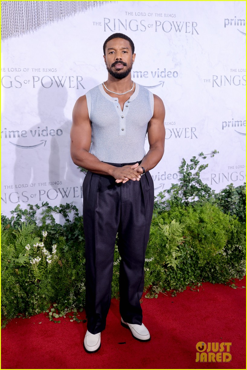 michael b jordan shows off his muscles lord of the rings premiere 244802799