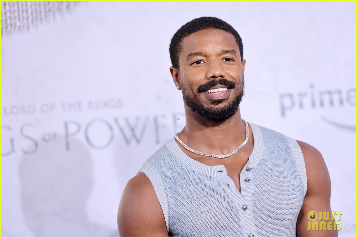 michael b jordan shows off his muscles lord of the rings premiere 264802801