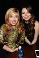 miranda cosgrove reacts to jennette mccurdy allegations about icarly nickelodeon 05