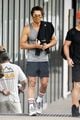 orlando bloom shows off his muscles leaving the gym 03