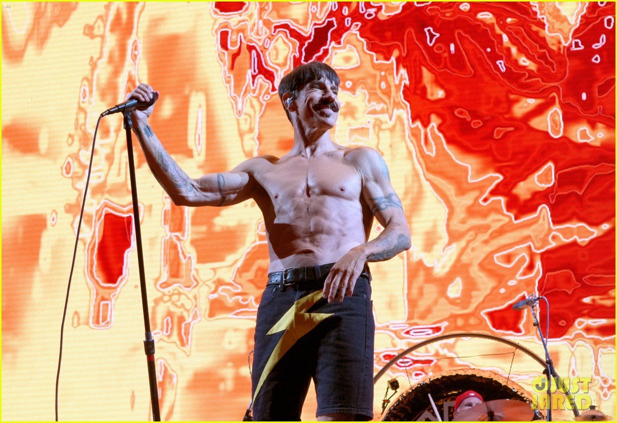 Red Hot Chili Peppers' Set List for Summer 2022 Tour Revealed! Photo