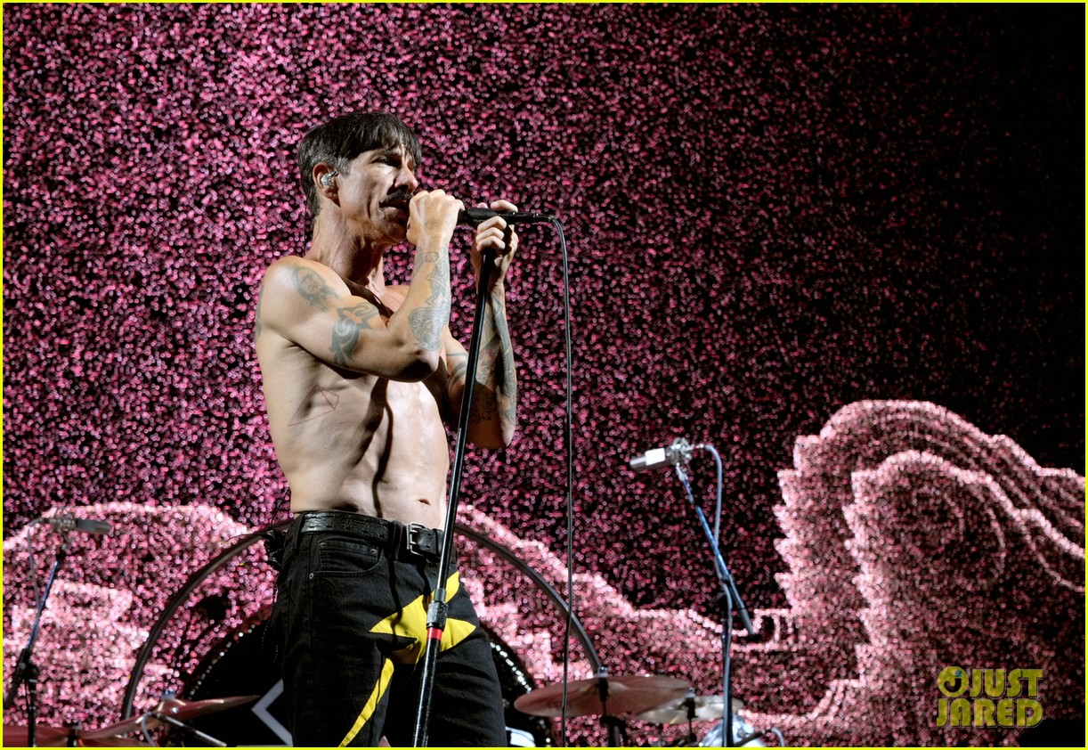 Red Hot Chili Peppers' Set List for Summer 2022 Tour Revealed! Photo
