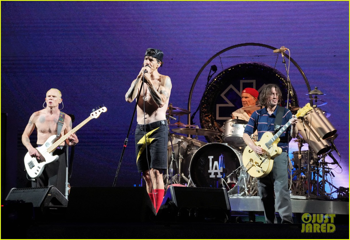 Red Hot Chili Peppers' Set List for Summer 2022 Tour Revealed! Photo