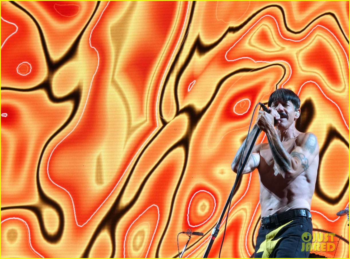 Red Hot Chili Peppers' Set List for Summer 2022 Tour Revealed! Photo