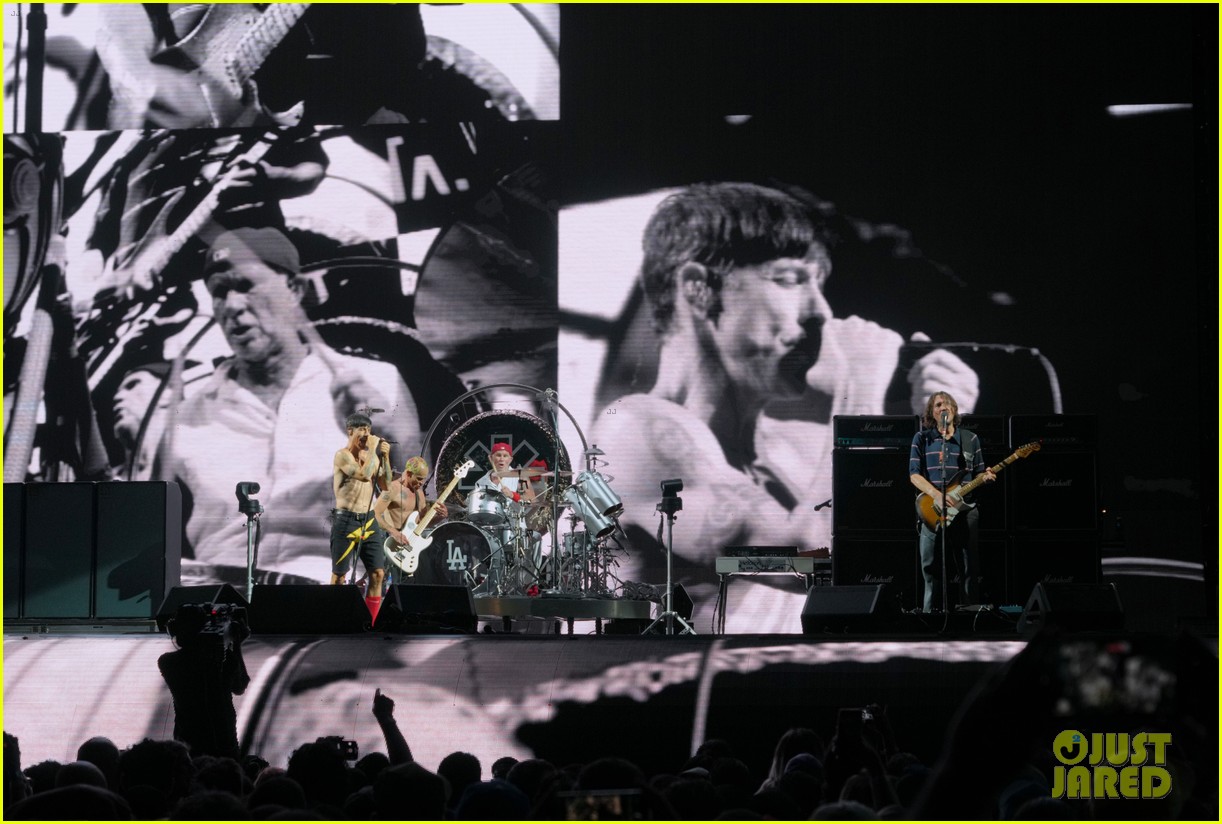 Red Hot Chili Peppers' Set List for Summer 2022 Tour Revealed! Photo