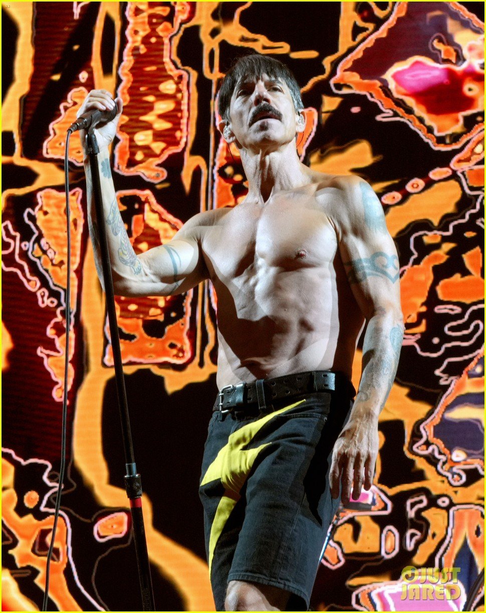 Red Hot Chili Peppers' Set List for Summer 2022 Tour Revealed! Photo