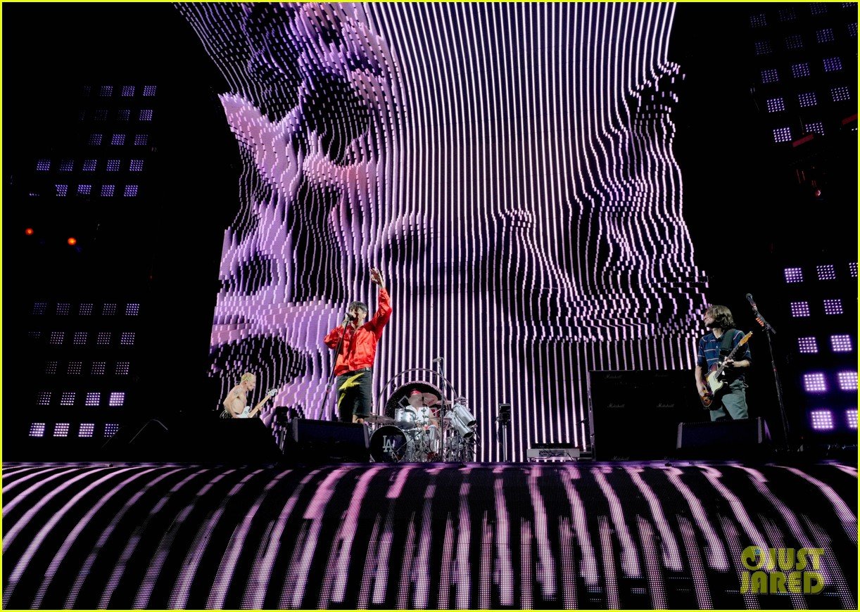 Red Hot Chili Peppers' Set List for Summer 2022 Tour Revealed! Photo