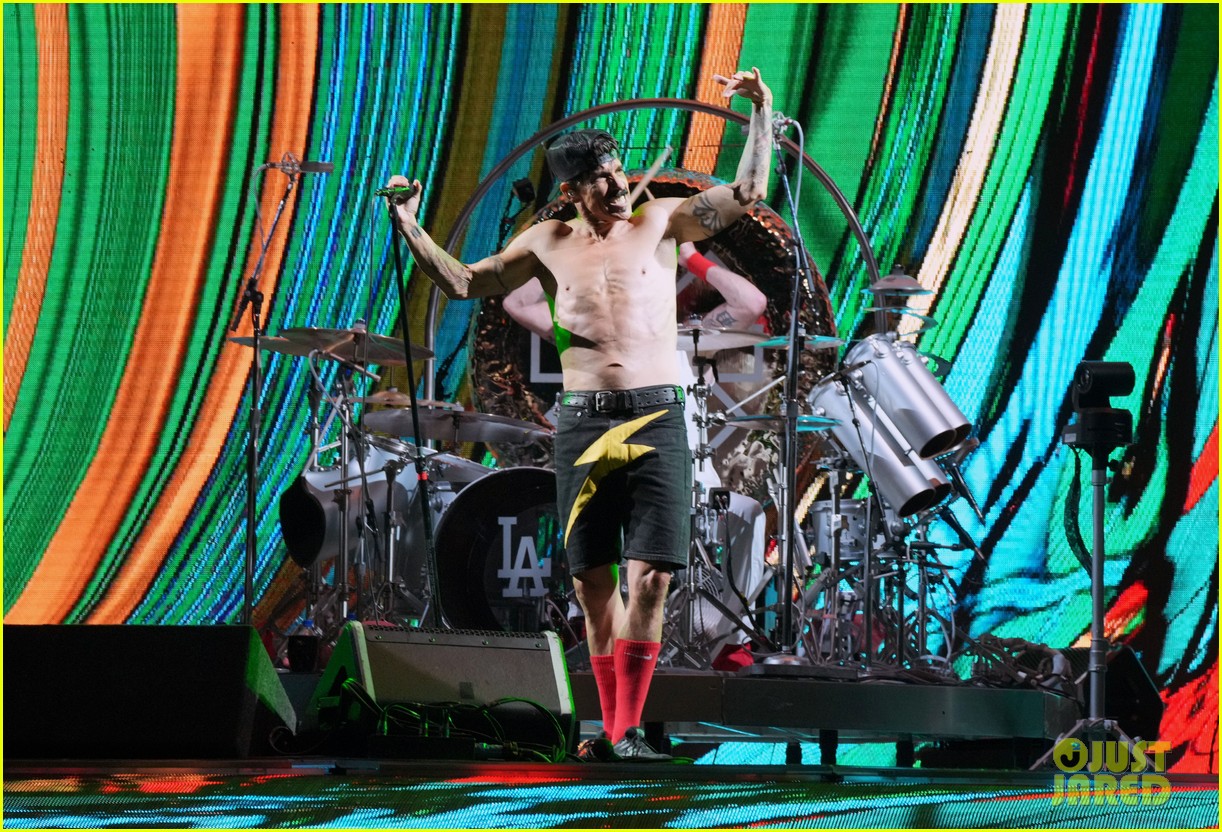 Red Hot Chili Peppers' Set List for Summer 2022 Tour Revealed! Photo