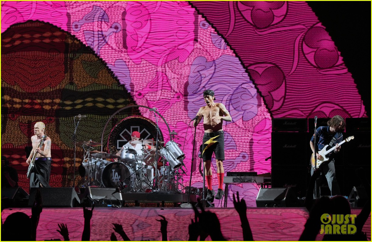 Red Hot Chili Peppers' Set List for Summer 2022 Tour Revealed! Photo