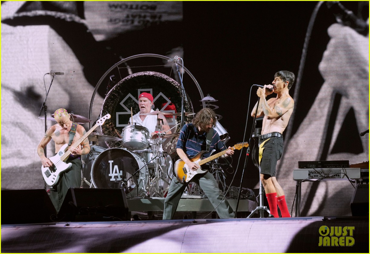 Red Hot Chili Peppers' Set List for Summer 2022 Tour Revealed! Photo