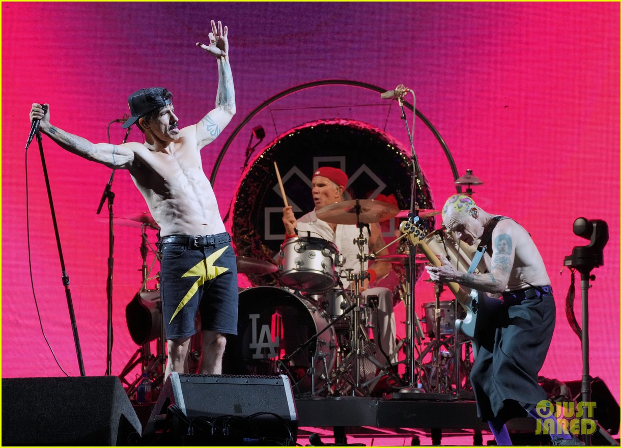 Red Hot Chili Peppers' Set List for Summer 2022 Tour Revealed! Photo