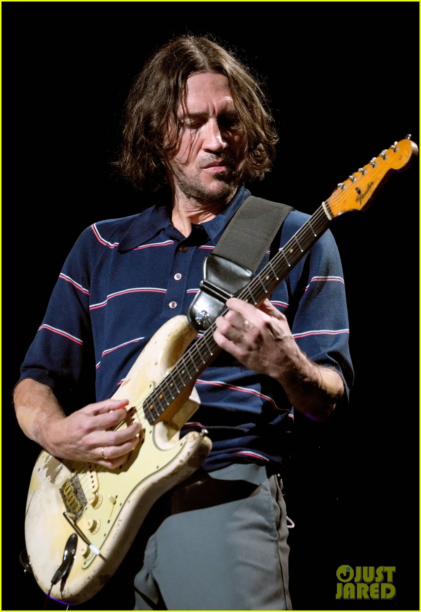 Red Hot Chili Peppers' Set List for Summer 2022 Tour Revealed! Photo