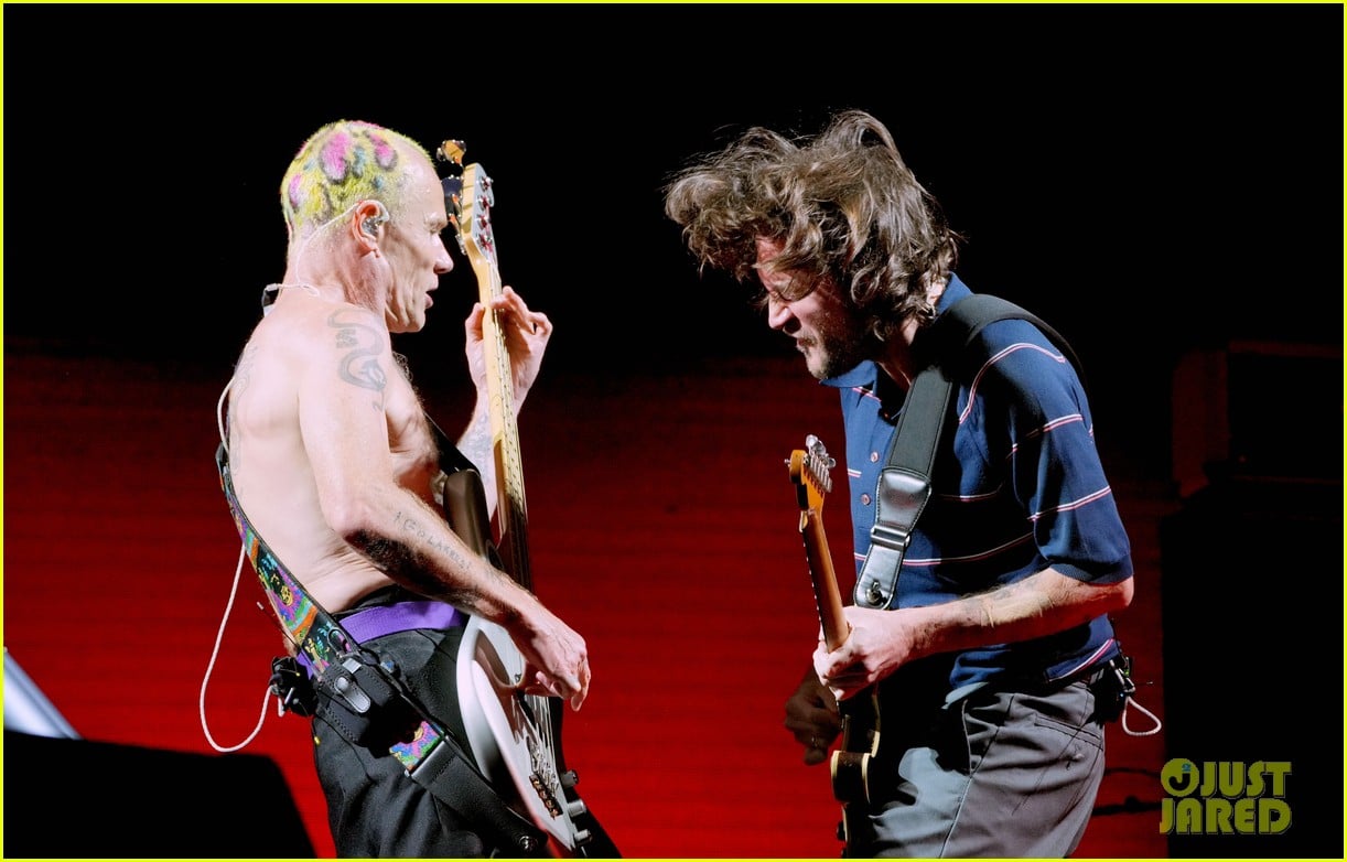 Red Hot Chili Peppers' Set List for Summer 2022 Tour Revealed! Photo
