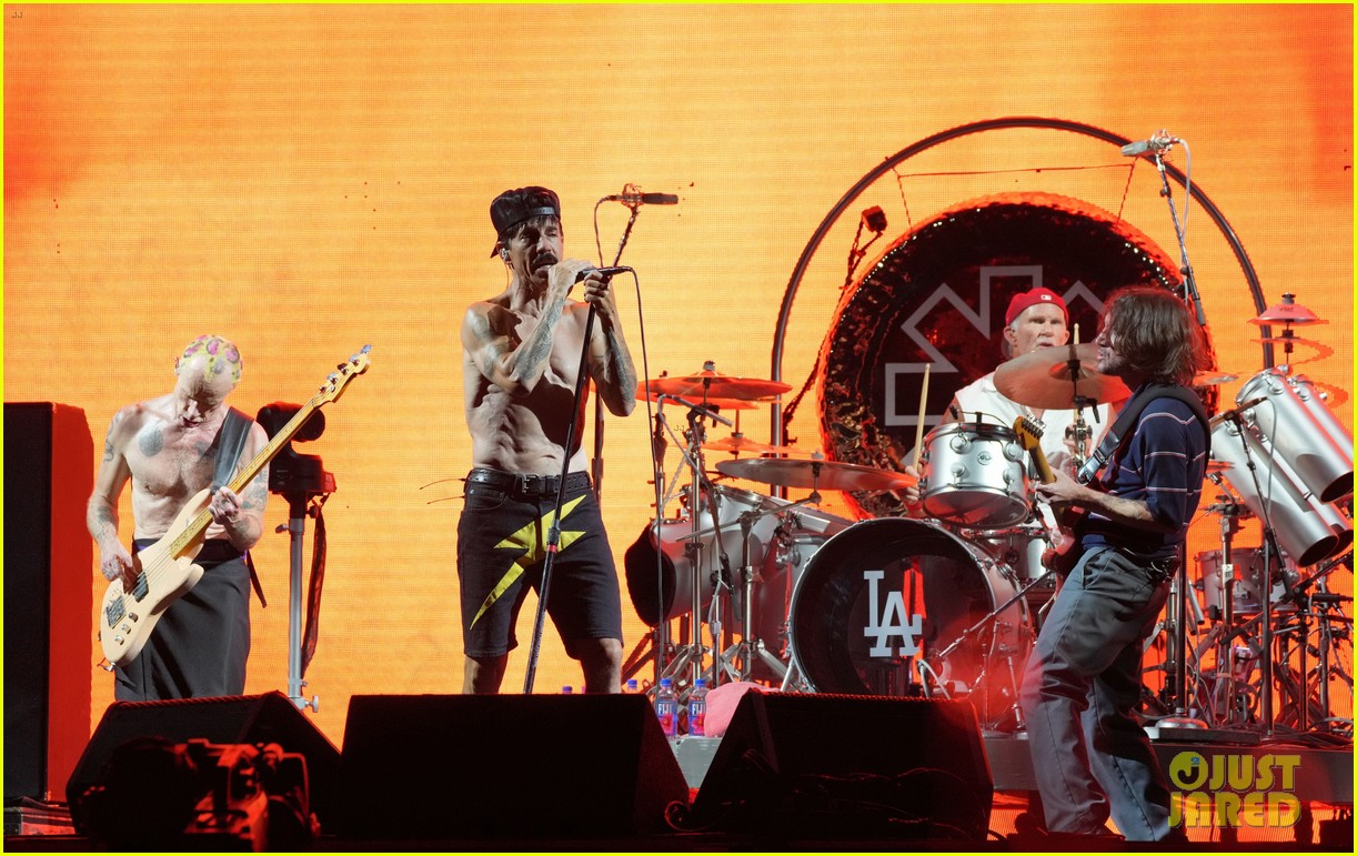 Red Hot Chili Peppers' Set List for Summer 2022 Tour Revealed! Photo