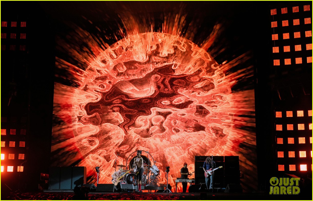 Red Hot Chili Peppers' Set List for Summer 2022 Tour Revealed! Photo