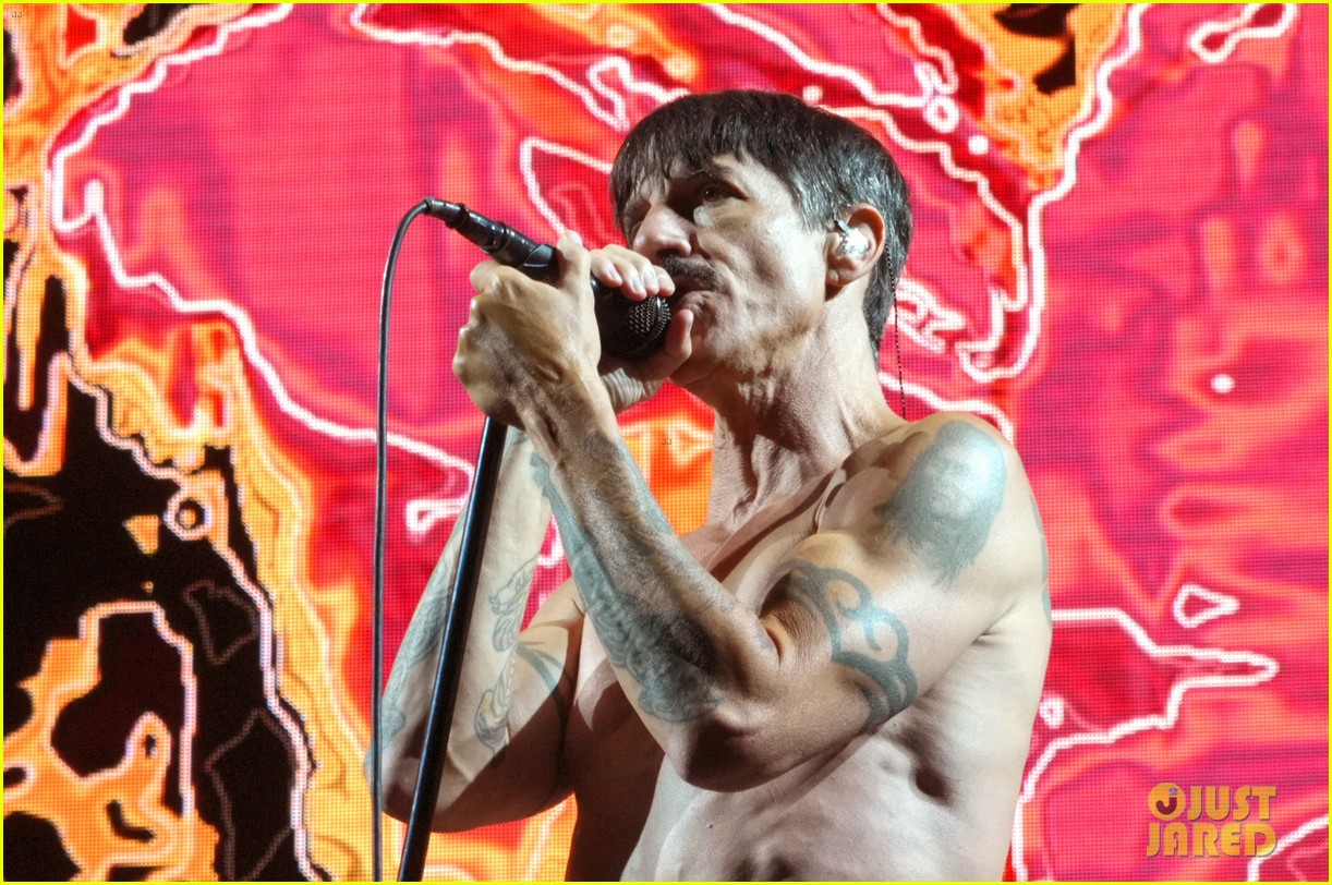 Red Hot Chili Peppers' Set List for Summer 2022 Tour Revealed! Photo