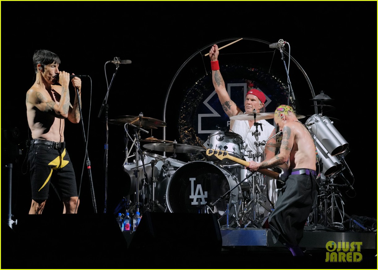 Red Hot Chili Peppers' Set List for Summer 2022 Tour Revealed! Photo