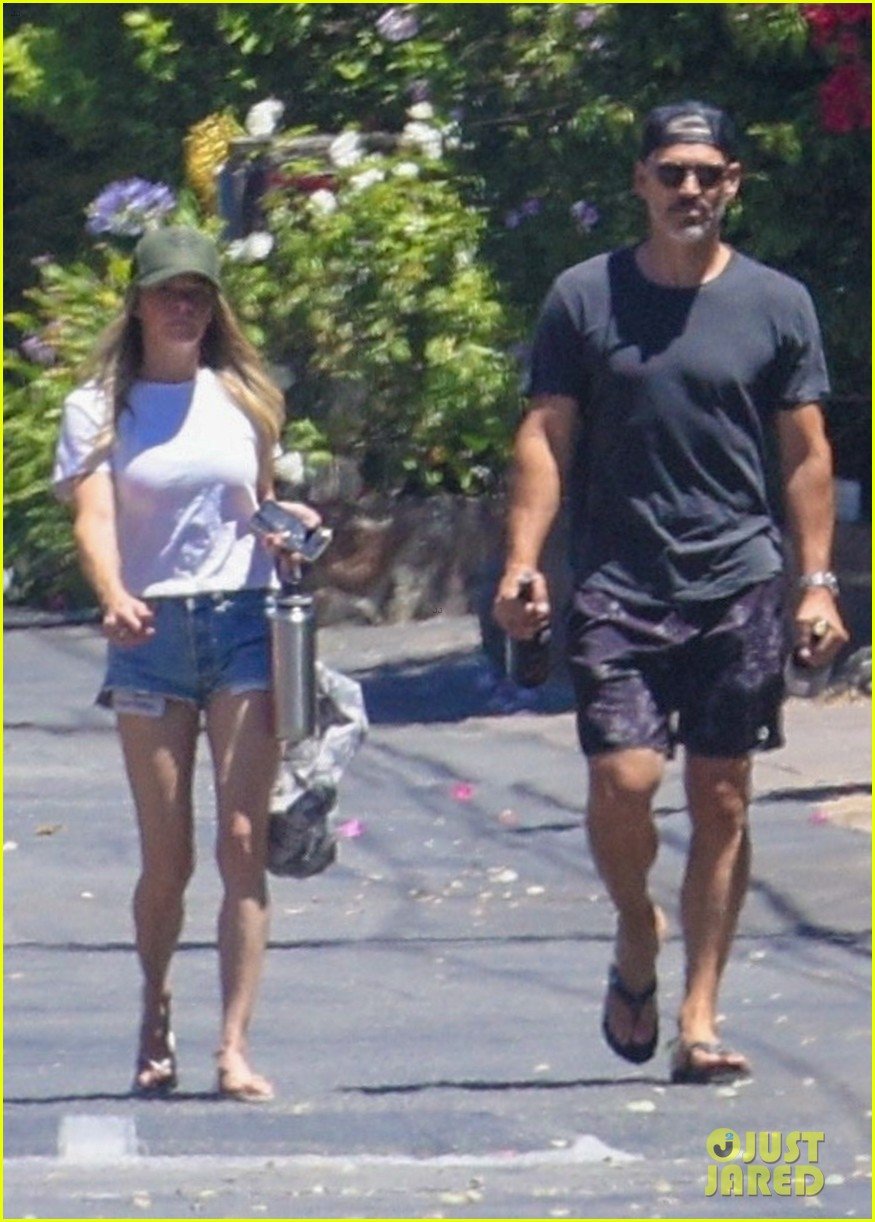 LeAnn Rimes & Eddie Cibrian Spotted Visiting a Friend During a Weekend