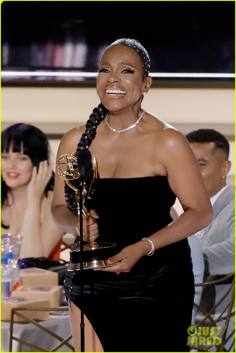 Beyonce Sent Flowers to Sheryl Lee Ralph After Her Emmy Win - Watch ...