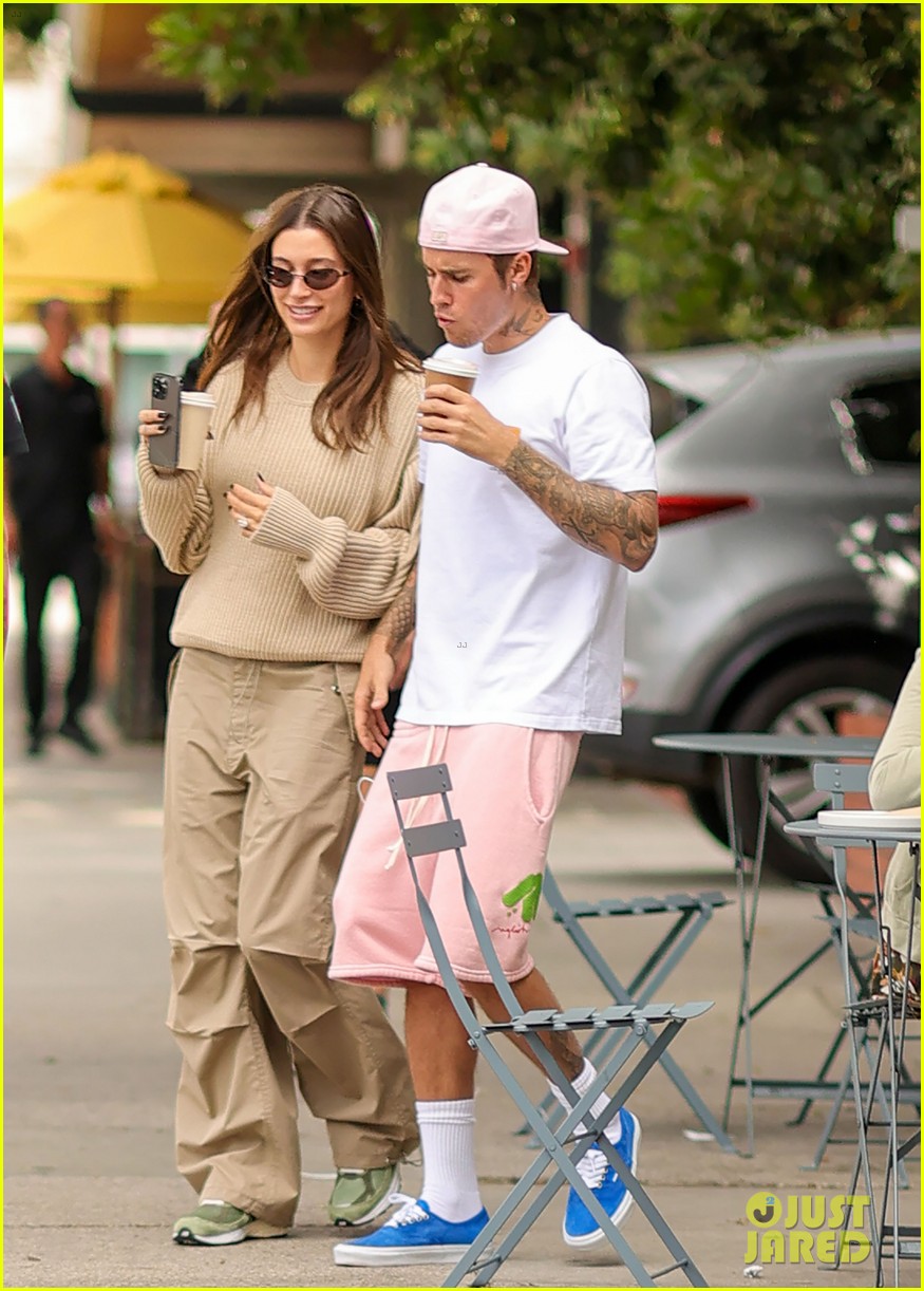 hailey bieber justin bieber coffee run after selena comments 014830332