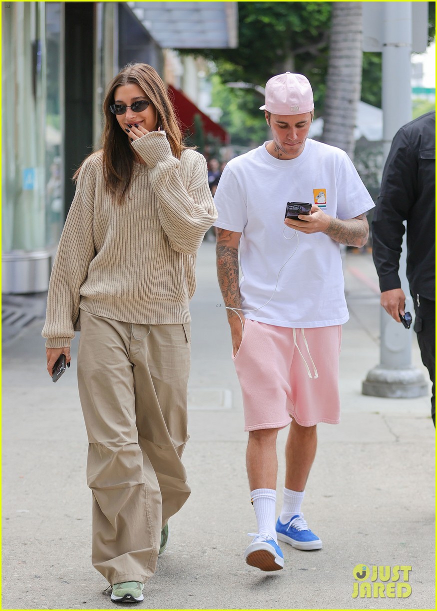 hailey bieber justin bieber coffee run after selena comments 024830333