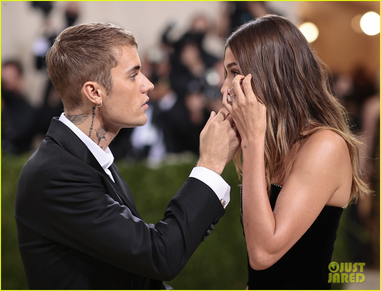 hailey bieber cry moment met gala 024829269