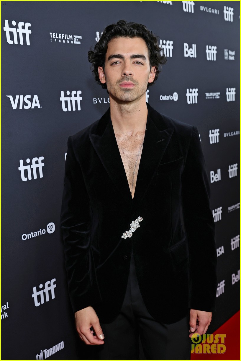 Joe Jonas Gets Wife Sophie Turner's Support at 'Devotion' Premiere at TIFF 2022! Photo 4818603