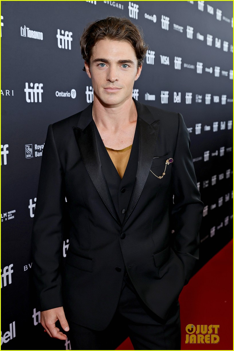 Joe Jonas Gets Wife Sophie Turner's Support at 'Devotion' Premiere at TIFF 2022! Photo 4818608