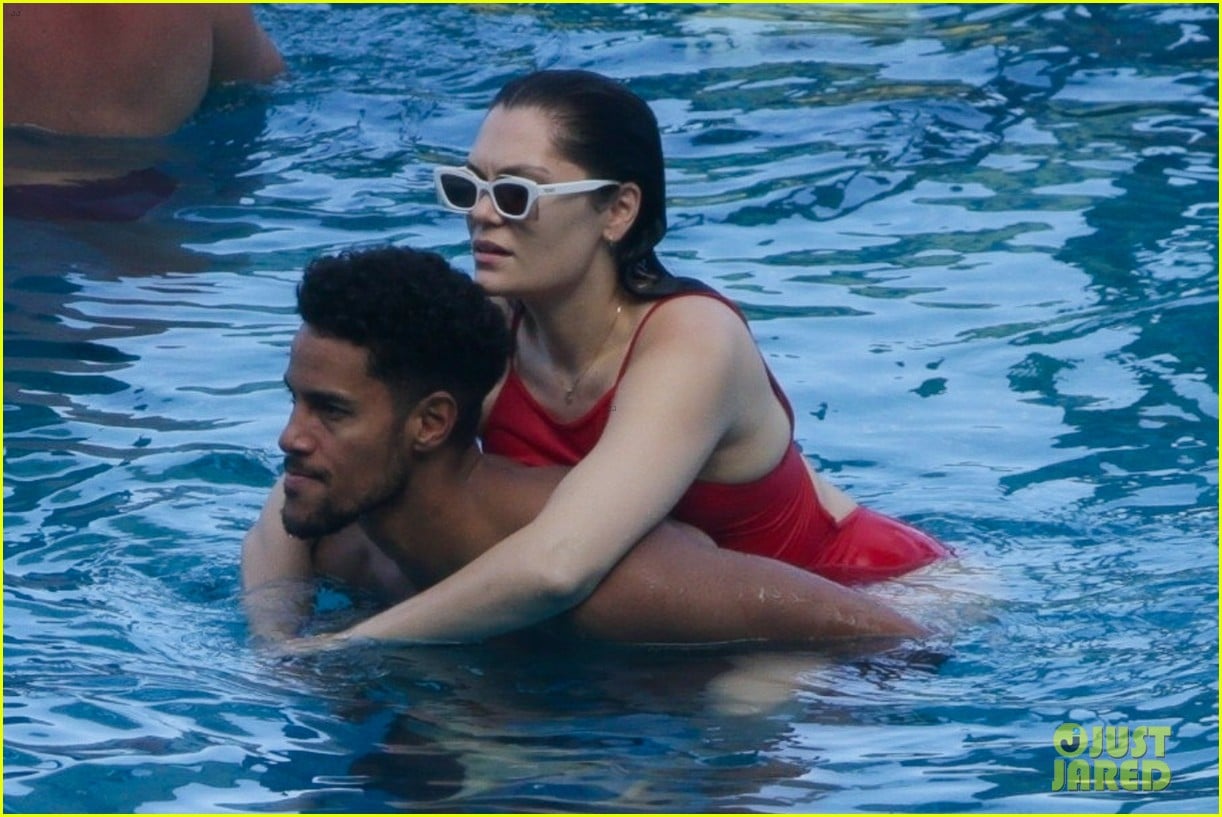 jessie j vacations with chanan colman vacation in rio 034814150