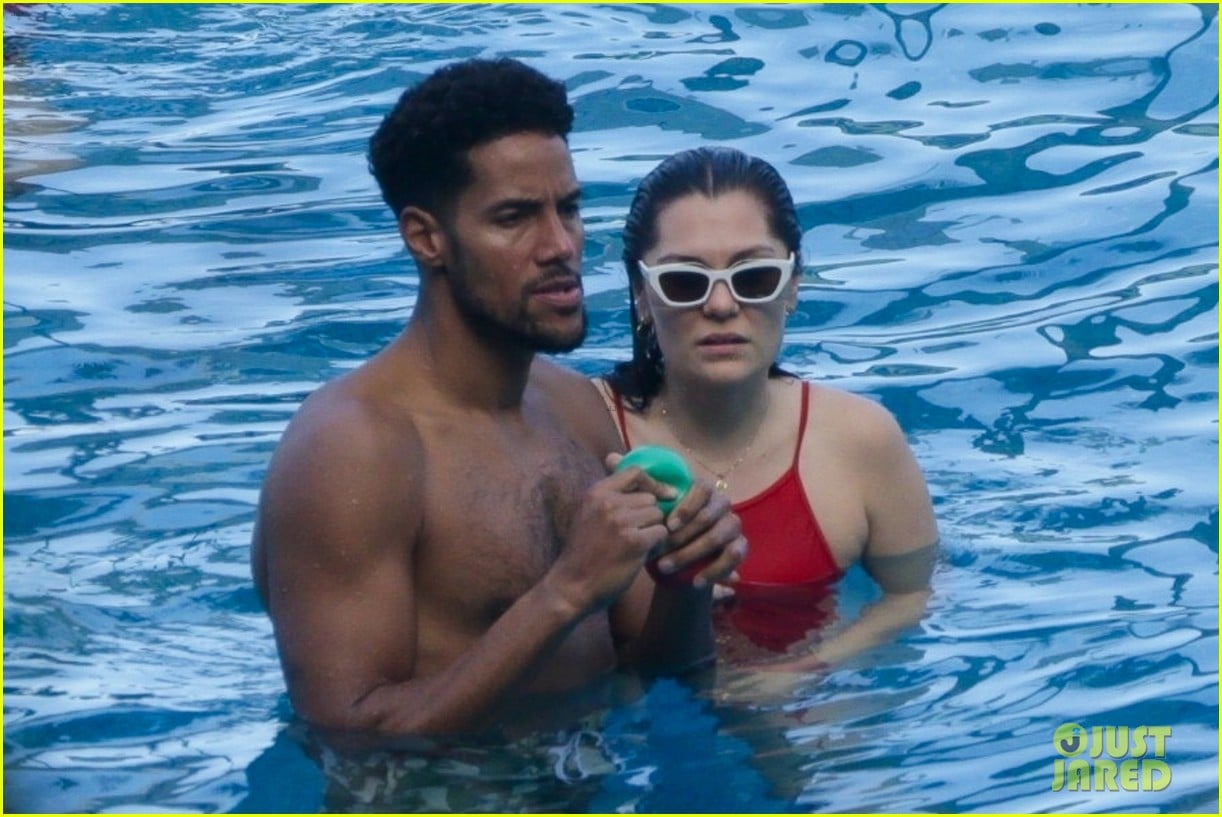 jessie j vacations with chanan colman vacation in rio 054814152