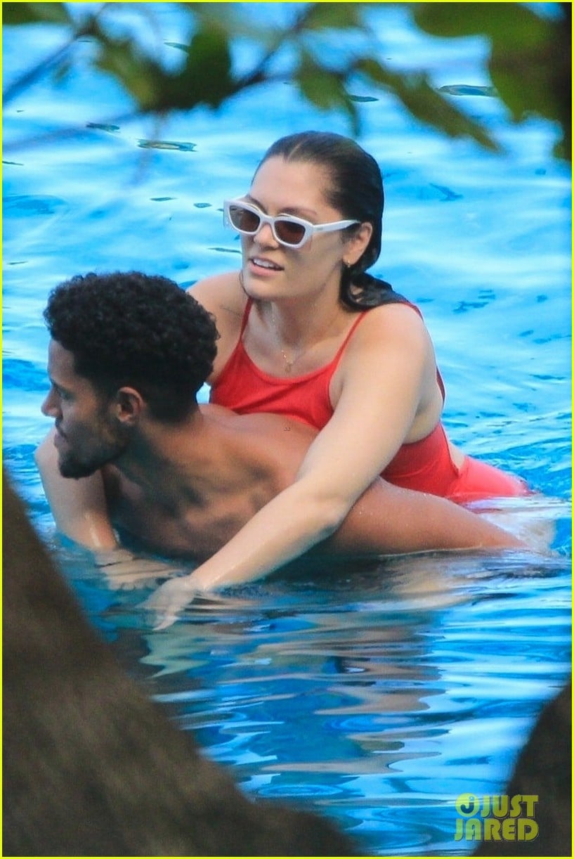 jessie j vacations with chanan colman vacation in rio 064814153