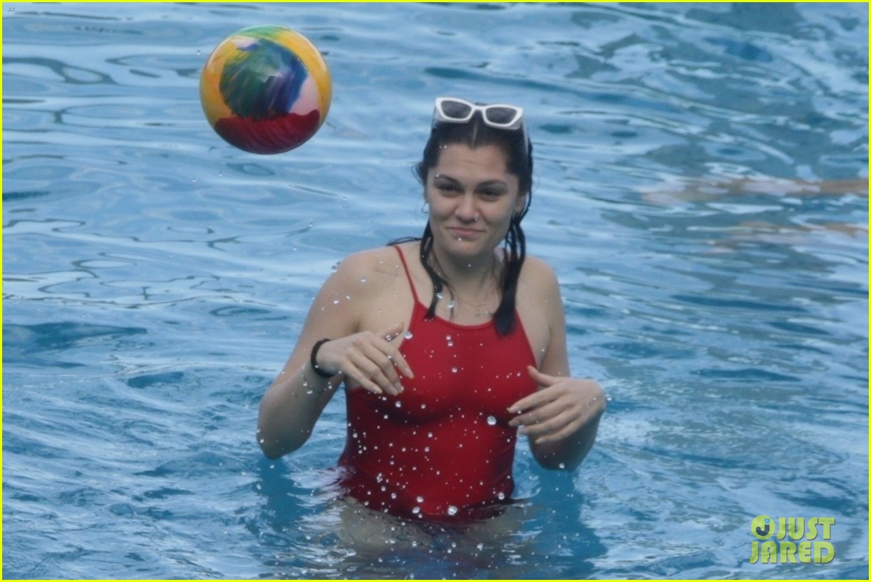 jessie j vacations with chanan colman vacation in rio 104814157