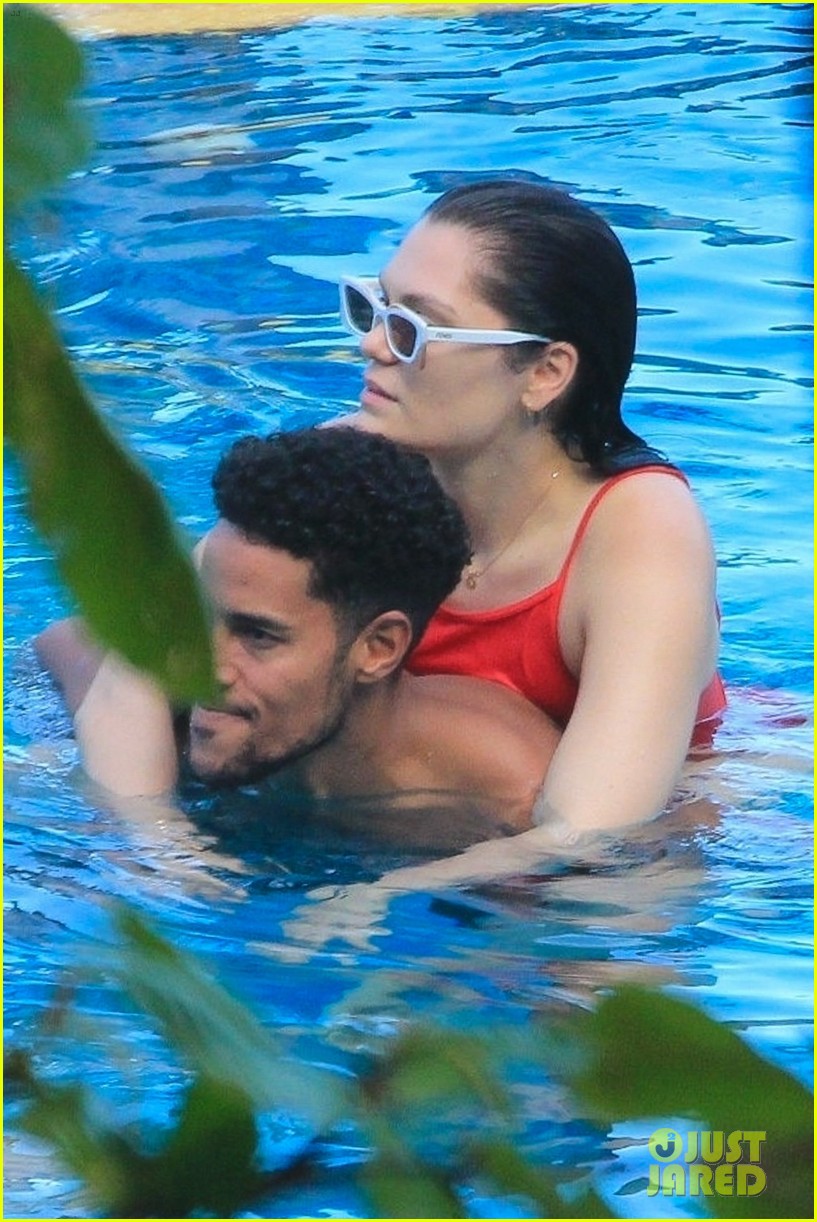 jessie j vacations with chanan colman vacation in rio 184814165
